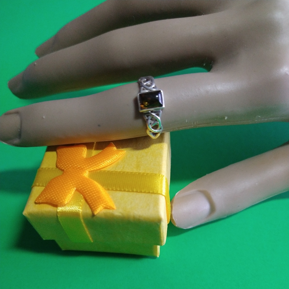 VTG" .925 Sterling Silver Baltic Green Amber Ring Size 6  2G